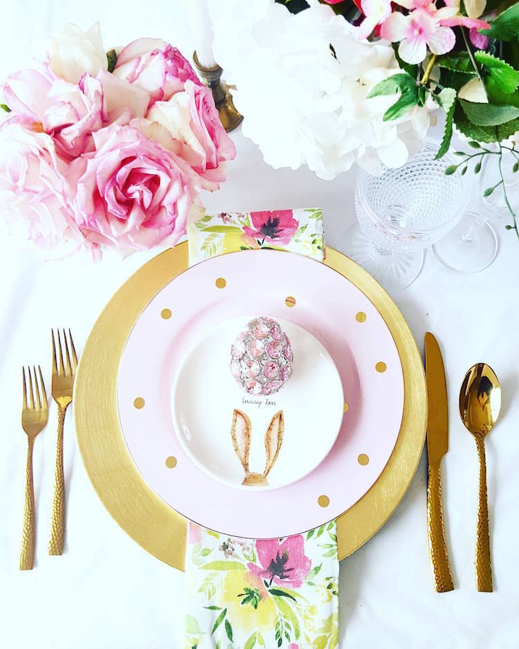 palette de couleurs pour une table de Paques glamour en or et rose