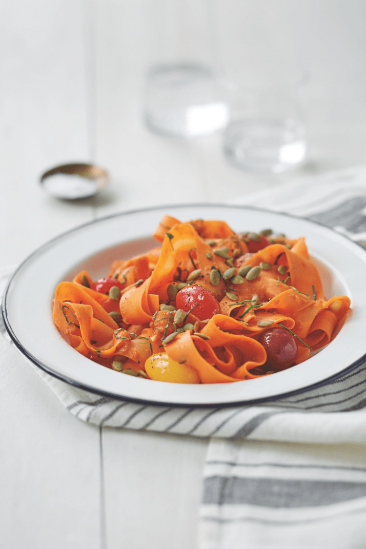 recette avec carottes estivale facile idée végétarienne tagliatelles gourmandes tomates cerises pignons de pin rôtis