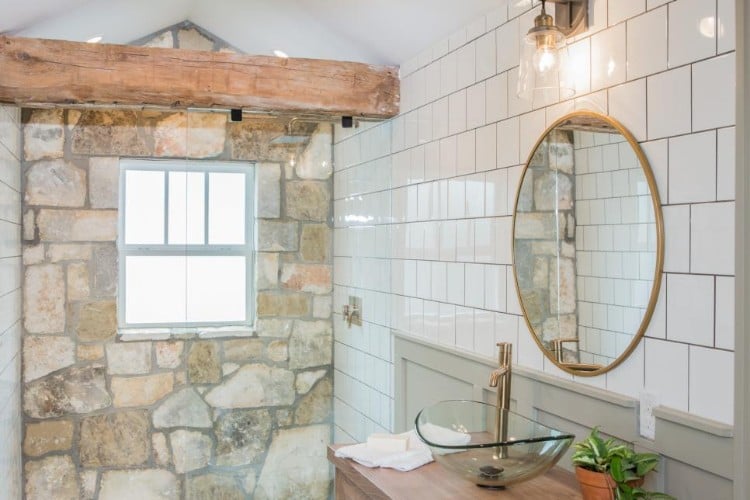 salle de bain moderne pierre brute et bois