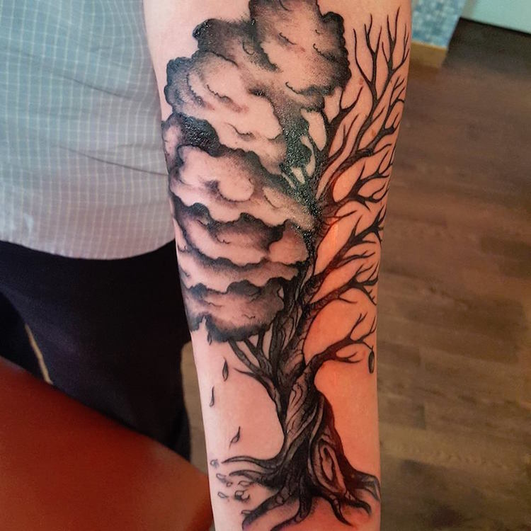 tatouage arbre de vie à ombrages complexes avant-bras