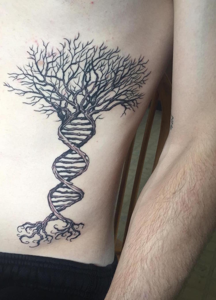 tatouage arbre de vie et molécule ADN via John Dickinson