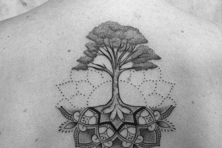 Tatouage arbre de vie - modèles populaires et signification arbre de vie