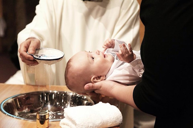 toutes les idées en photos de décoration de baptême pour fille