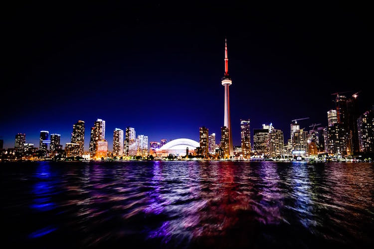 voyage au Canada - panorama urbain de nuit Toronto Tour CN