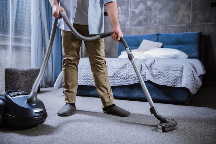 astuces nettoyage maison printemps- que faire dans la chambre