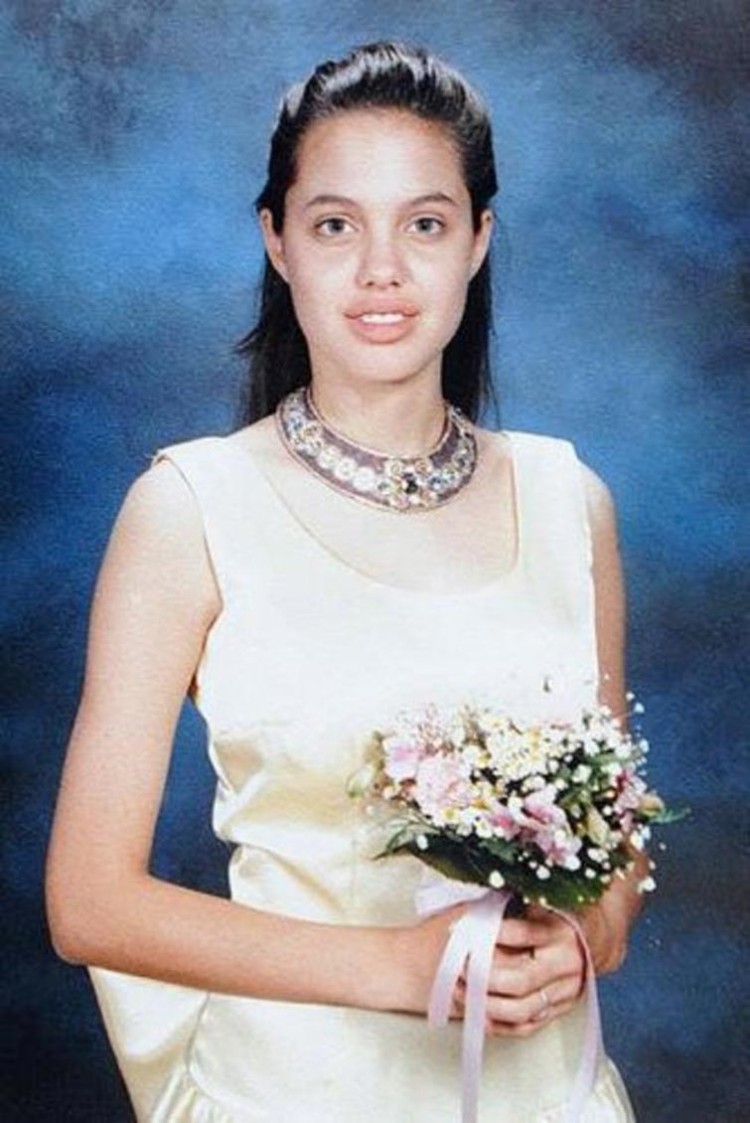 bal de promo Angelina Jolie look lycée