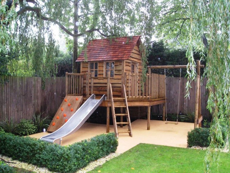 cabane en bois sur pilotis idée pour jardin