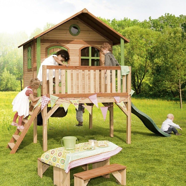 cabane en bois sur pilotis pour enfants
