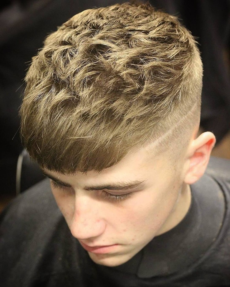 coiffure homme 2018 cheveux texturés avec dégradé
