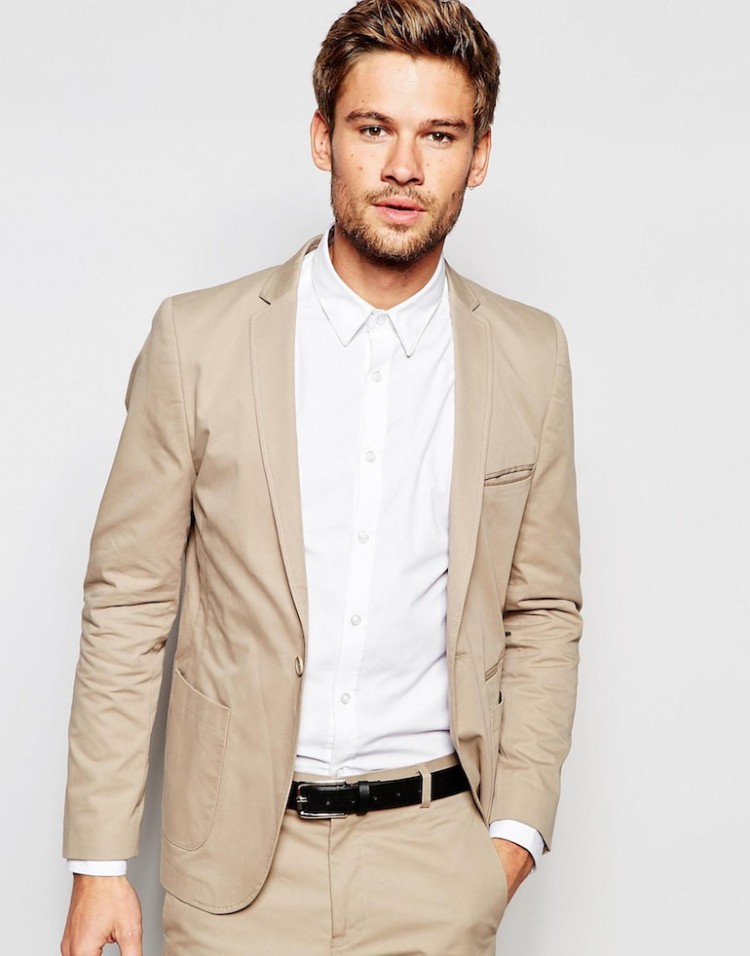 comment s'habiller pour un baptême costume beige homme moderne