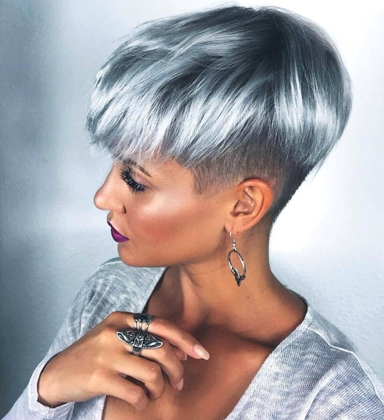 coupe courte femme 2018 cheveux courts colorés gris pixie cut tendance