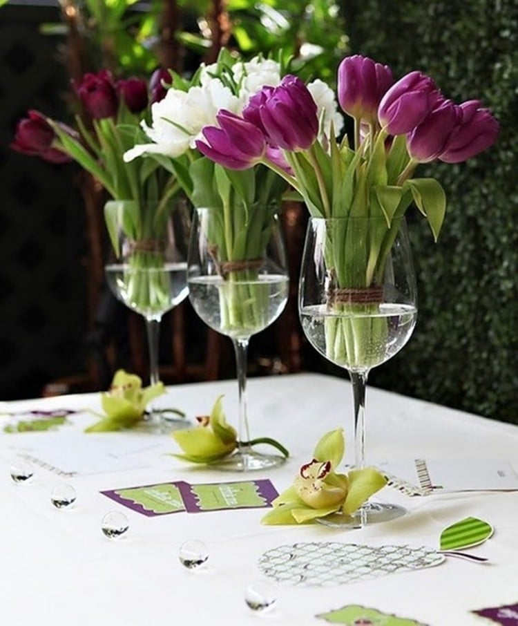 déco de table printemps tulipes dans verres centre de table