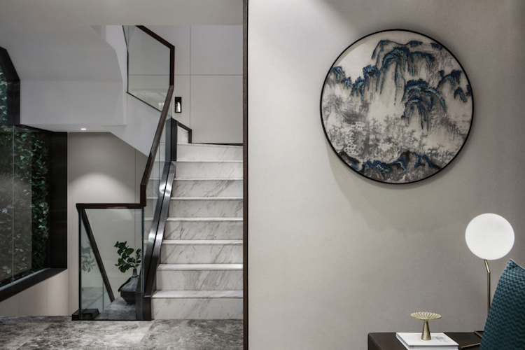 escalier interieur marbre blanc deco murale tableau rond paysage abstrait