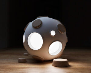 exemple design industriel - lampe imitant la forme de la lune Armstrong