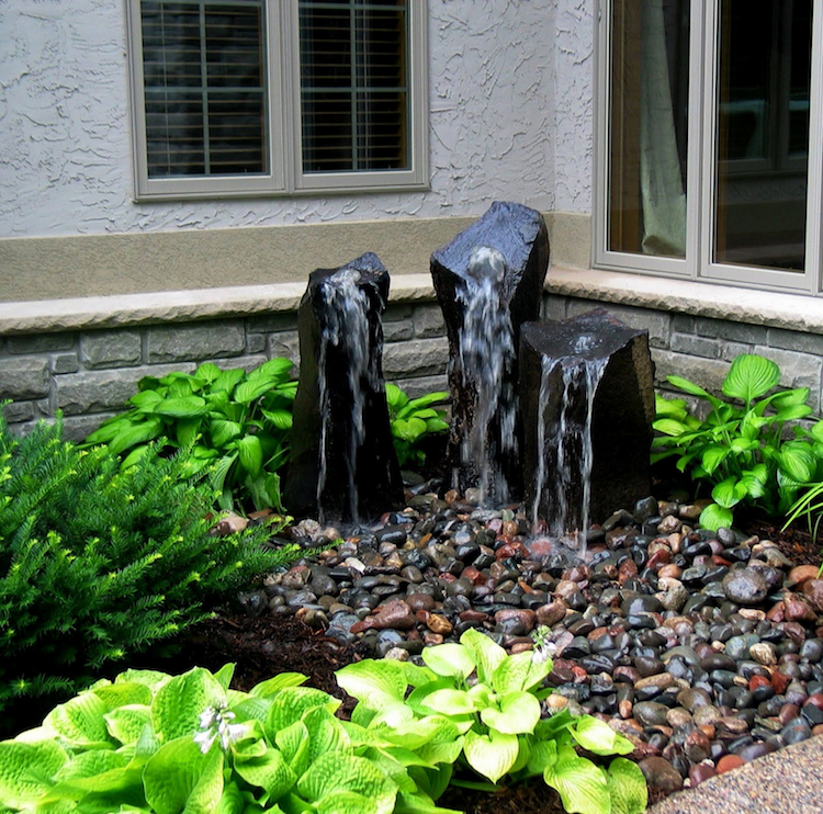 fontaine exterieure DIY pierre jardin devant maison