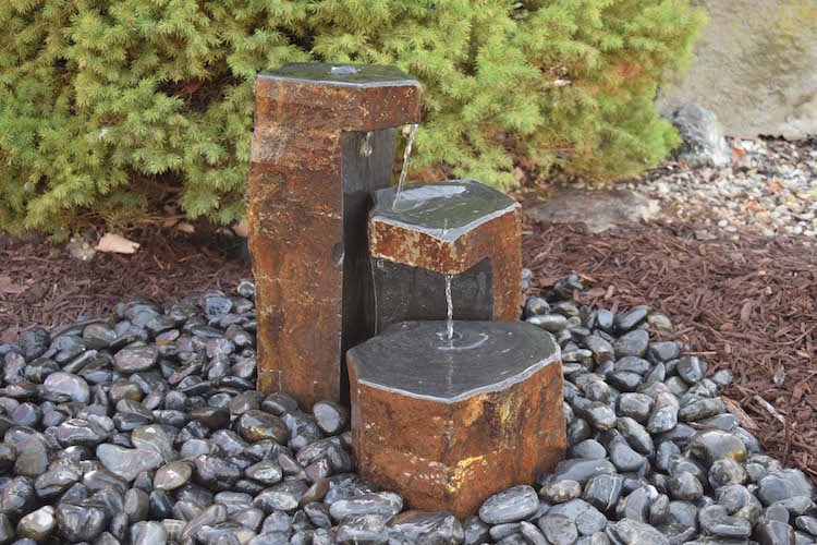 fontaine exterieure basalte deco galets gris