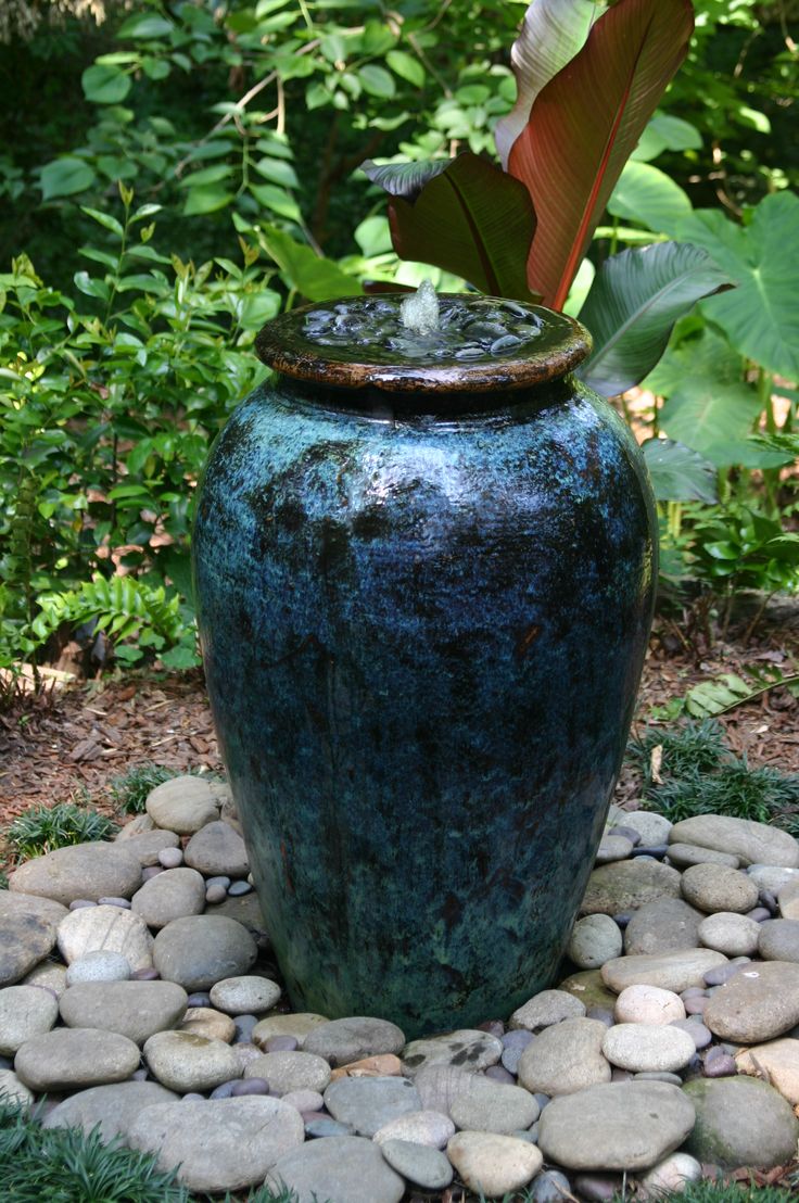 fontaine exterieure jarre deco jardin galets