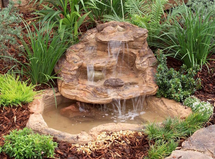 fontaine exterieure roche idee deco jardin diy
