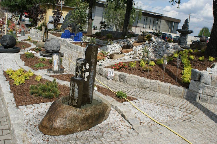 idee fontaine de jardin pierre