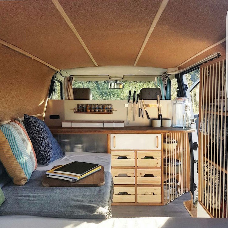 fourgon aménagé en camping-car - intérieur super chic et pratique