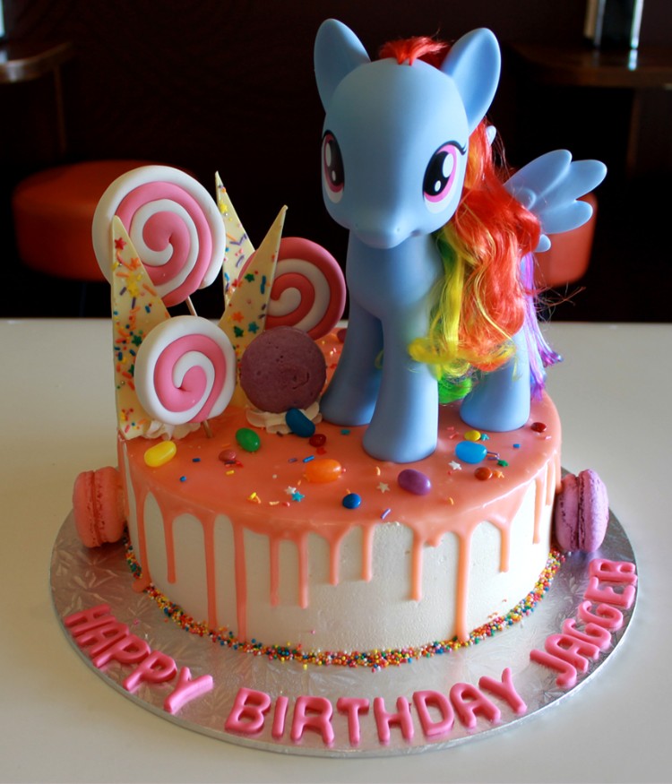gâteau anniversaire petite fille 2 ans inspiré petit pony idée originale