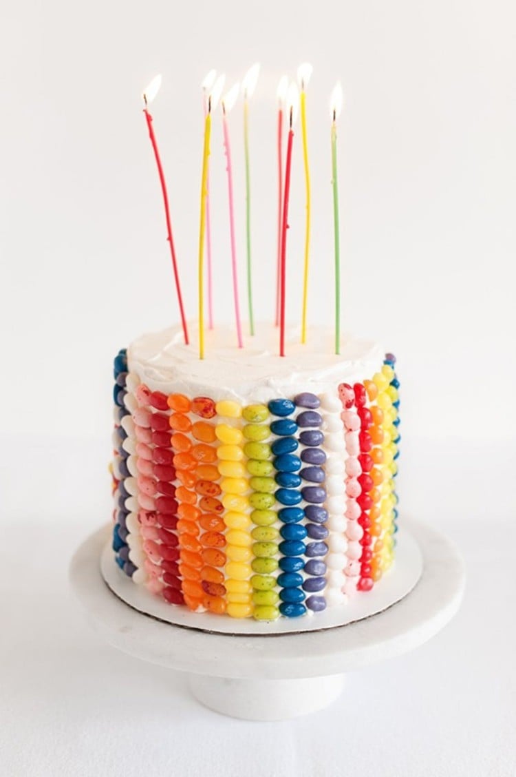 gâteau anniversaire petite fille bonbons gélifiés couleurs époustouflantes