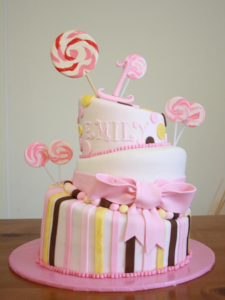 gâteau anniversaire petite fille cake design asymétrique bonbons