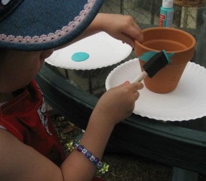 idée DIY enfant thème printemps bricolage famille pots terre cuite activité manuelle