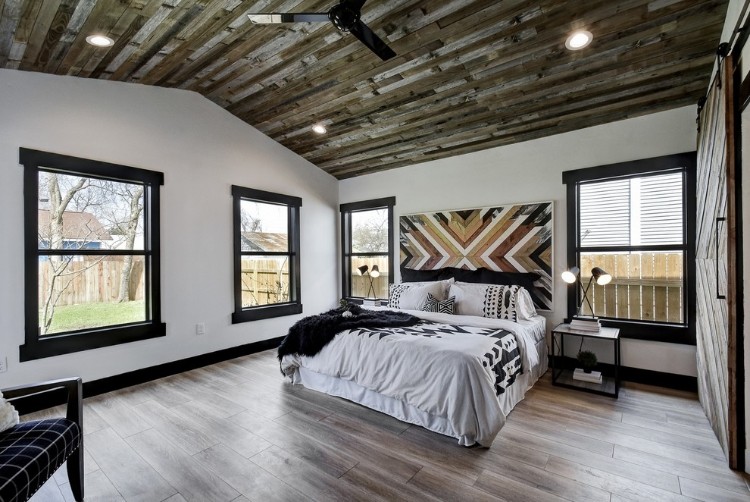 lambris bois plafond lambrissé style urbain chambre coucher cosy