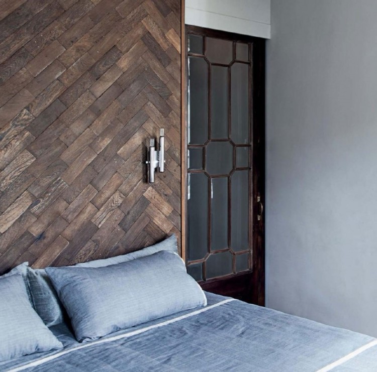 parquet point de Hongrie bois foncé revêtement mural style classique chambre