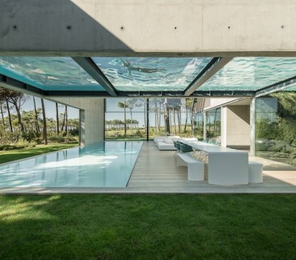 piscine fond transparent piscine enterree moderne terrasse bois