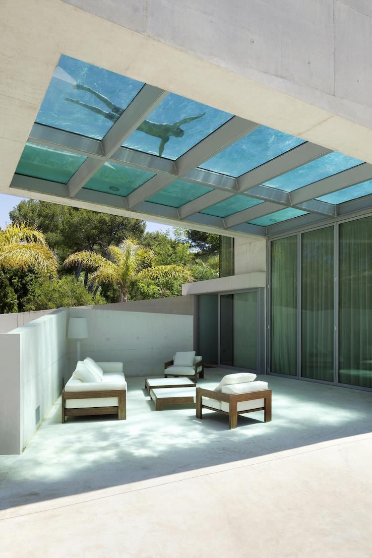piscine fond transparent toit terrasse jellyfish house