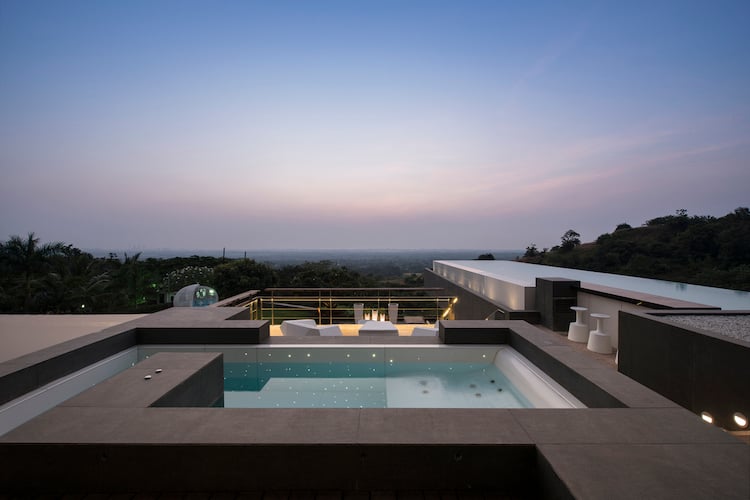 piscine infinie sur toit eclairage piscine panorama
