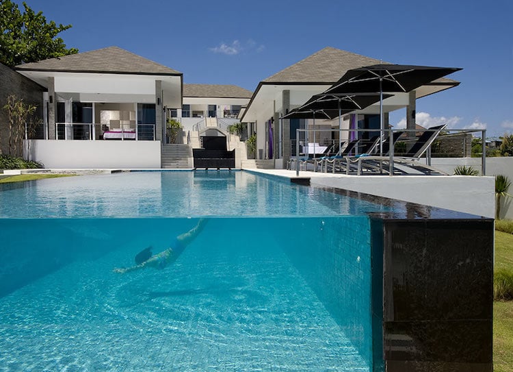 piscine paroi transparente design contemporain