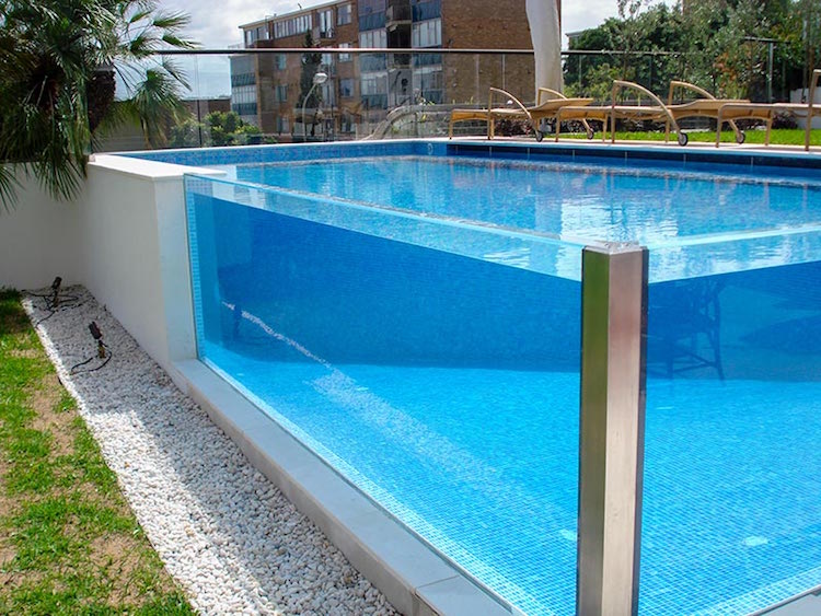 piscine paroi transparente semi enterree