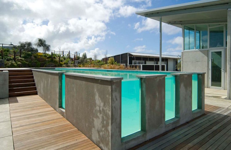 piscine transparente coque beton terrasse bois