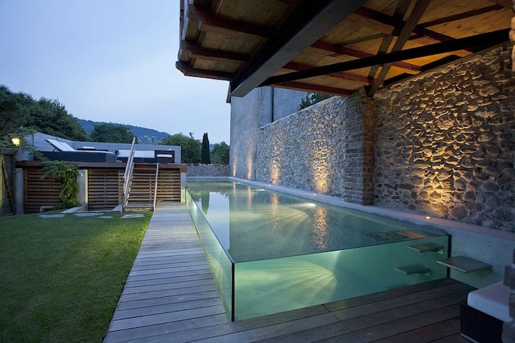 piscine transparente eclairage plage piscine bois