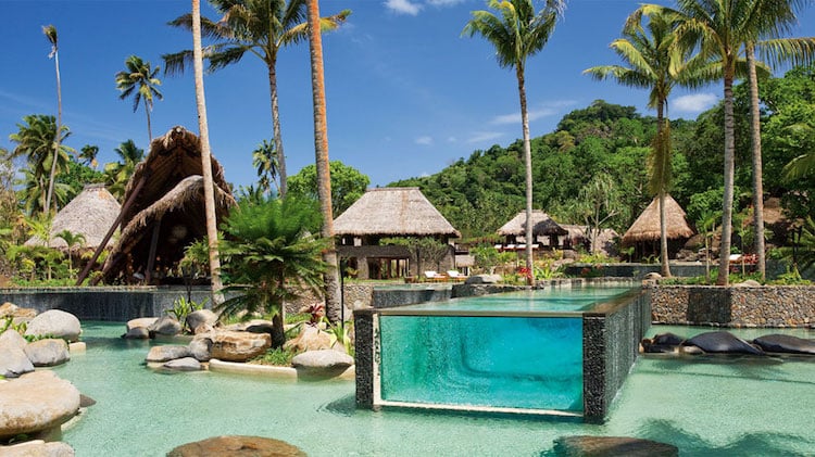 piscine transparente exclusive vacances plage exotique
