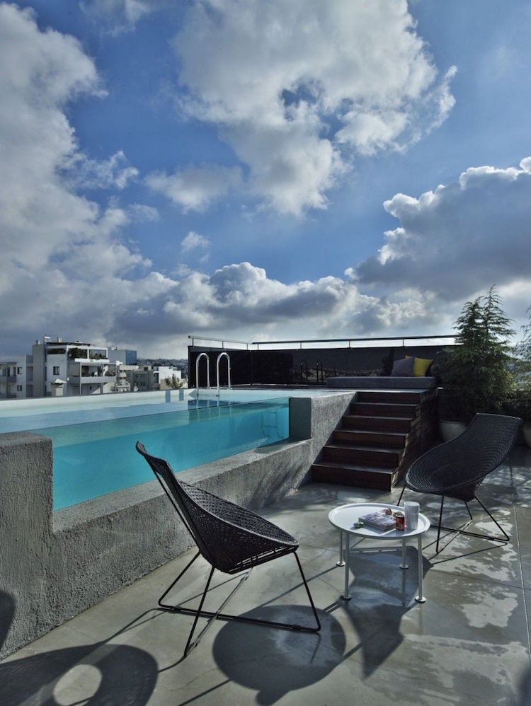 piscine transparente moderne coque beton toit terrasse