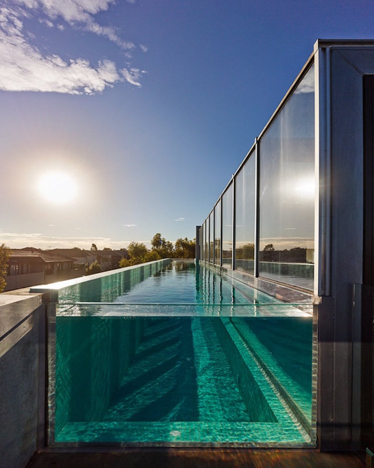 piscine transparente verre terrasse toit