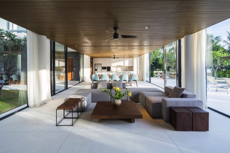 piscine à débordement villa moderne salon