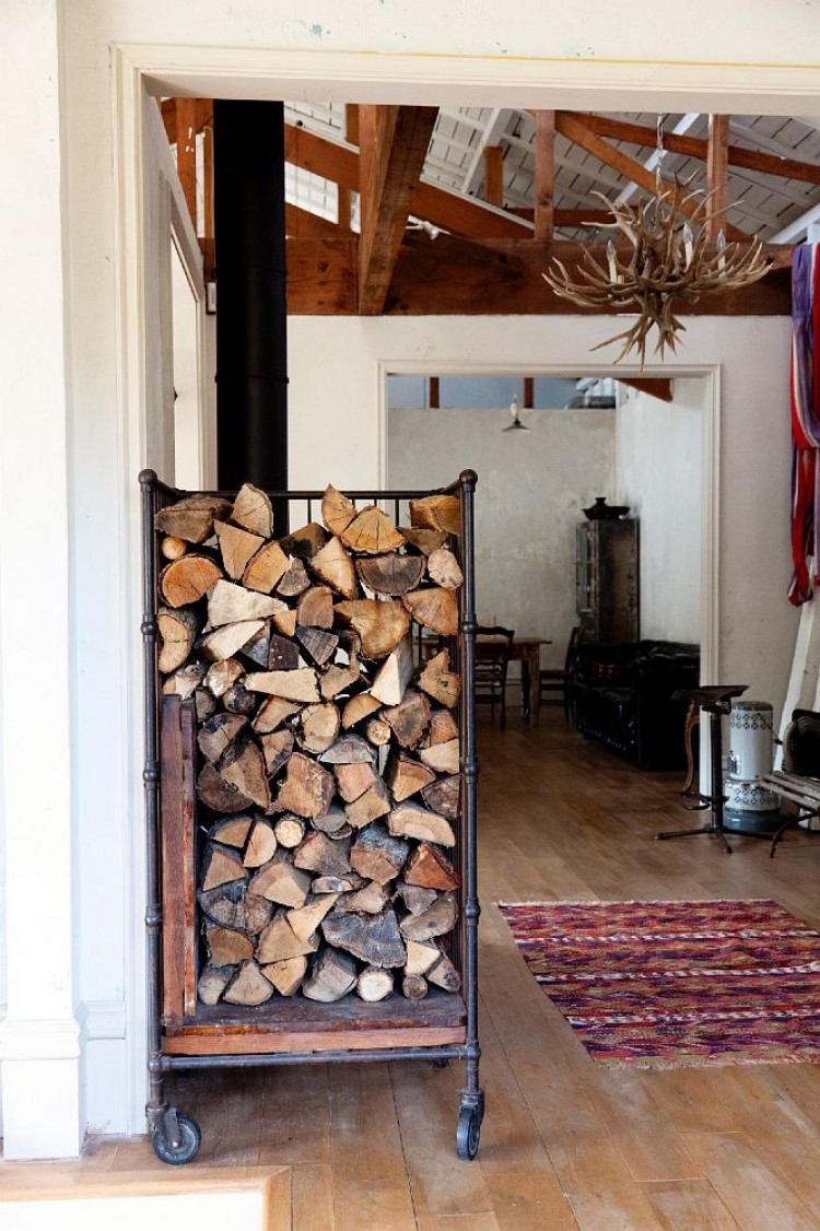 rangement bois de chauffage intérieur style rustique