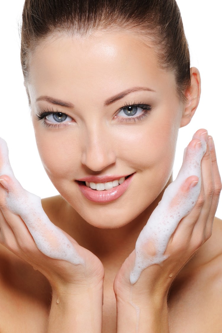 routine du soir rituels beauté astuces femme soin peau visage étape démaquillage obligatoire