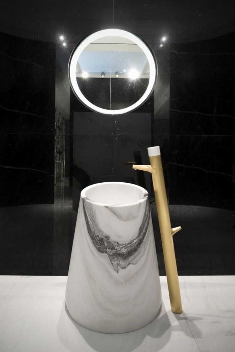 salle de bain en marbre blanc idée lavabo design salle eau contemporaine respirant luxe