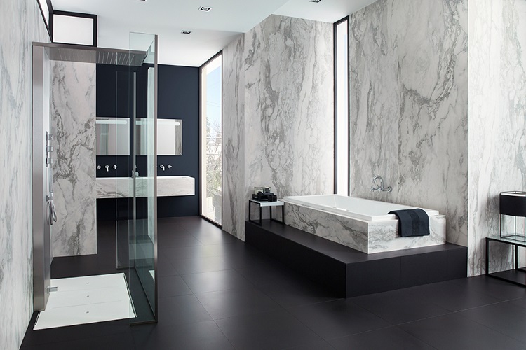 salle de bain en marbre blanc rayures noires idée tendance style minimaliste (2)