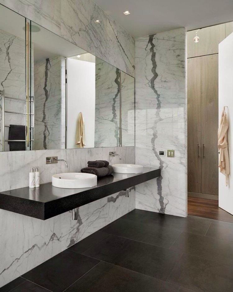salle de bain en marbre noir blanc