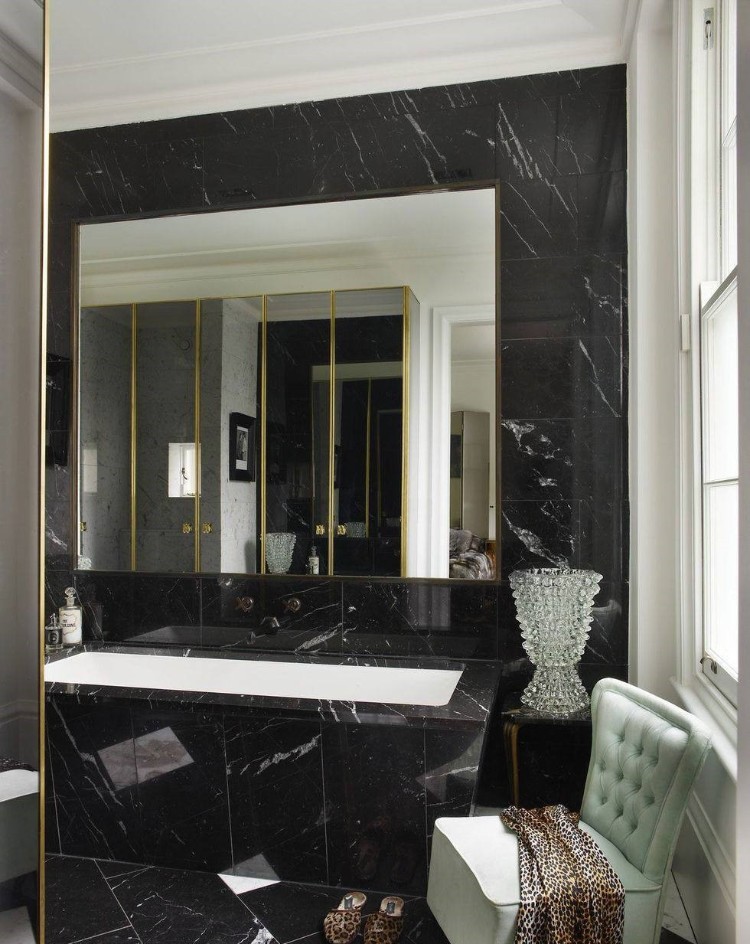 salle de bain en marbre noir style minimaliste tendance