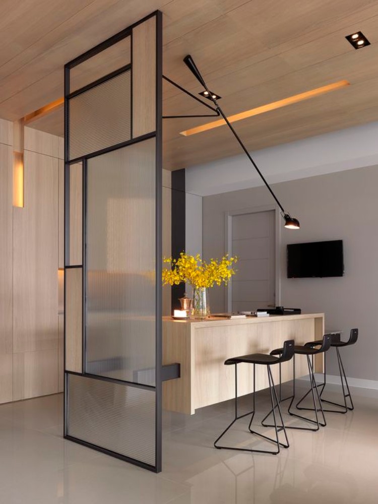 séparateur de pièce design minimaliste séparation cuisine salon avec verrière tendance design minimal