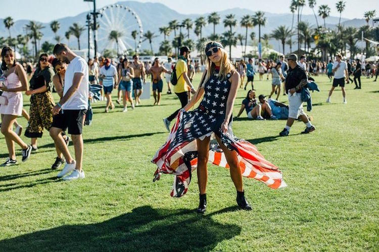 tenue de festival ete top imprime drapeau americain bandana