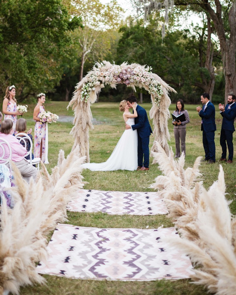 arc mariage et déco en herbe de la pampa